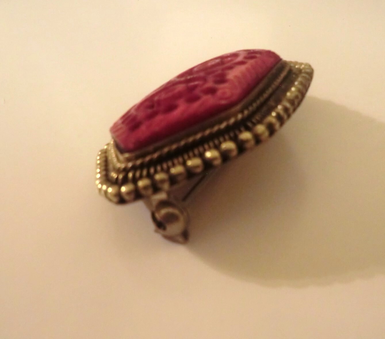 LARGE PINK BONE BROOCH WITH TAJ MAHAL- TYPE WINDOW DESIGN – HEXAGON SHAPE