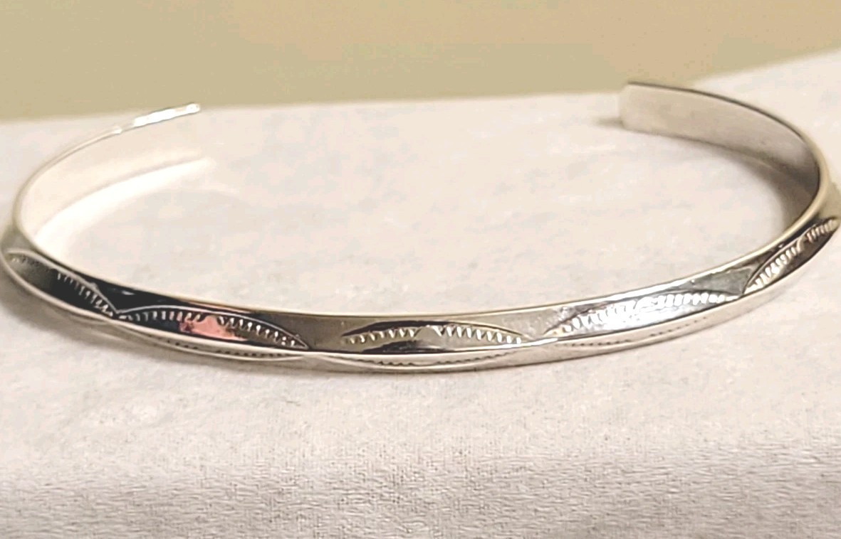 Vintage NAVAJO Sterling Silver Hand Stamped Carinated Cuff Bracelet 9 Grams