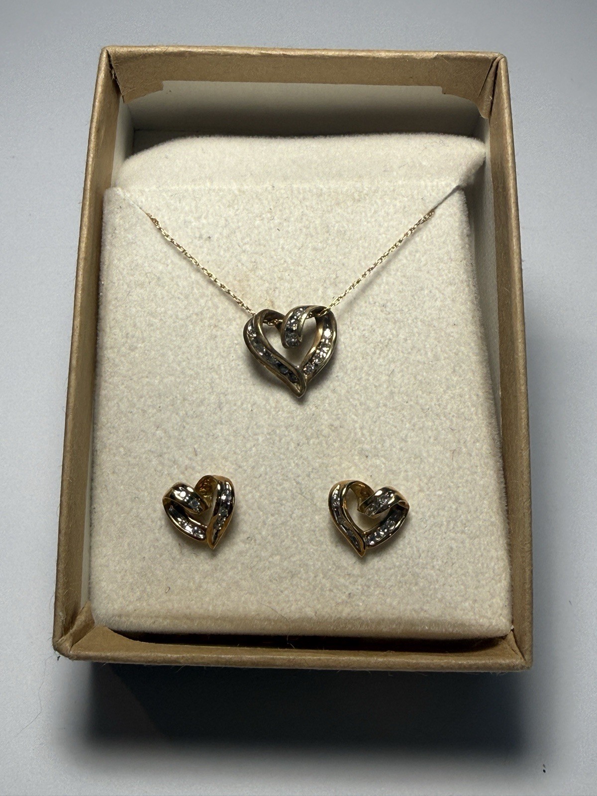 10K Gold Diamond Heart Necklace & Matching Earrings Set 2.82g Round Diamonds