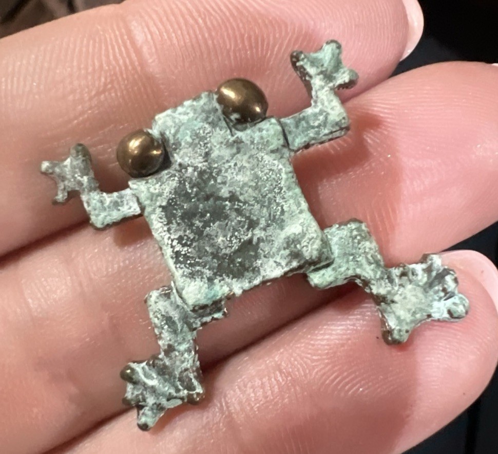 Wearable Sculpture, Metal Artisan made frog Lily 1.25“ X 1.25“ brooch tree, frog