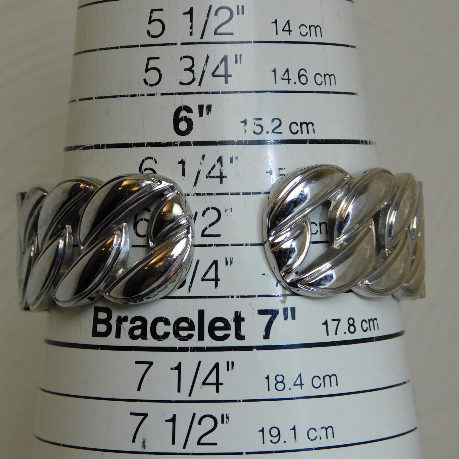 ACCUTIME WATCH CORP. JCBNG20A Enameled Women’s Watch Sz. 6 3/4″ New Battery