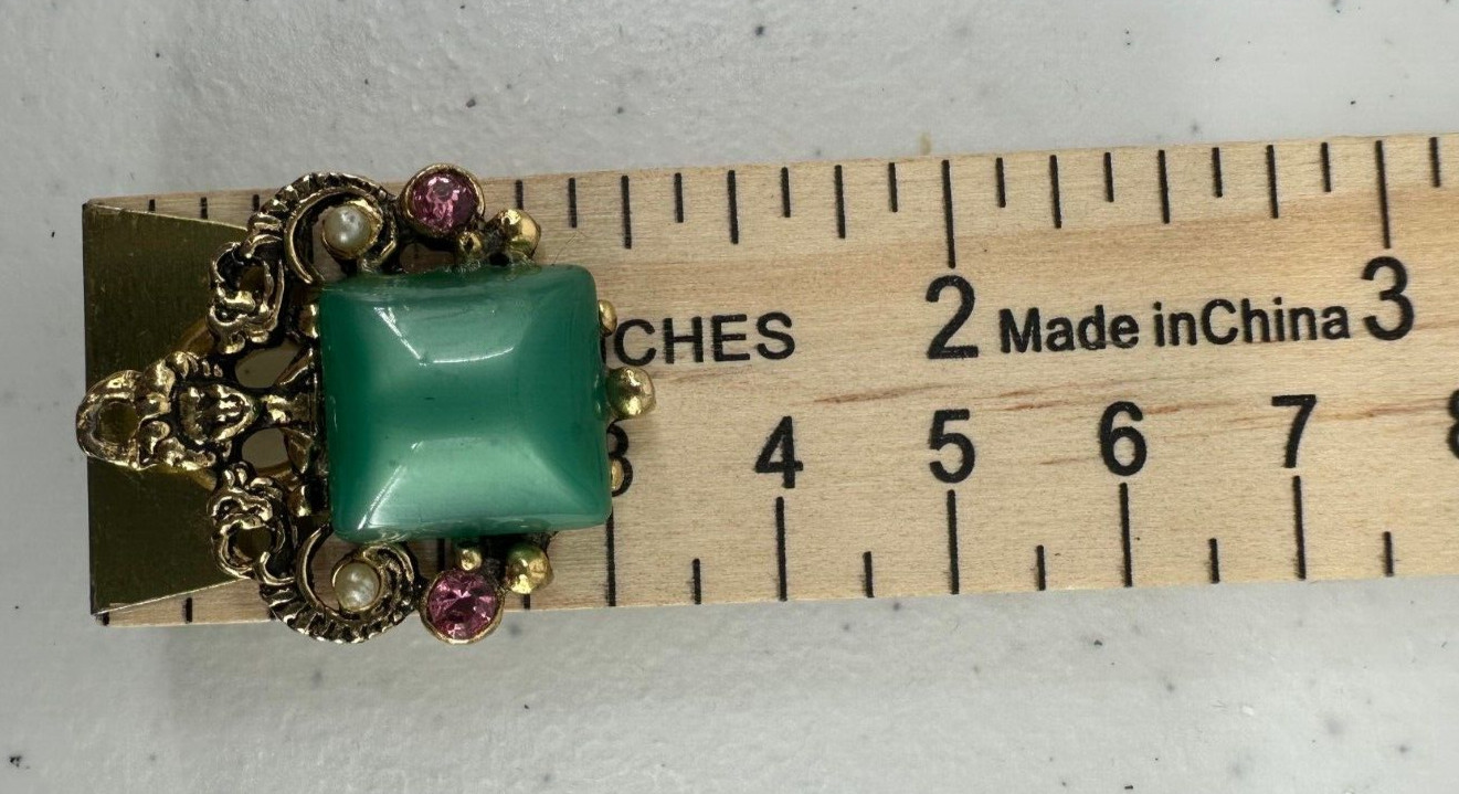 Asian Style Gold Tone Geisha Faux Jade Stone Rhinestone Accents Charm Pendant