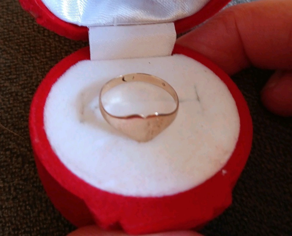 Yellow Gold Heart Shaped Signet Ring 9ct Hallmarked Size i