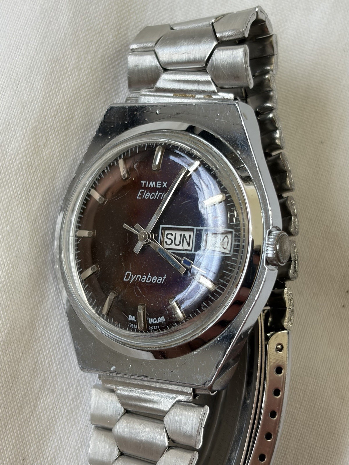 Vintage 1977 Timex Electric Dynabeat 26277 Maroon Dial Watch Runs