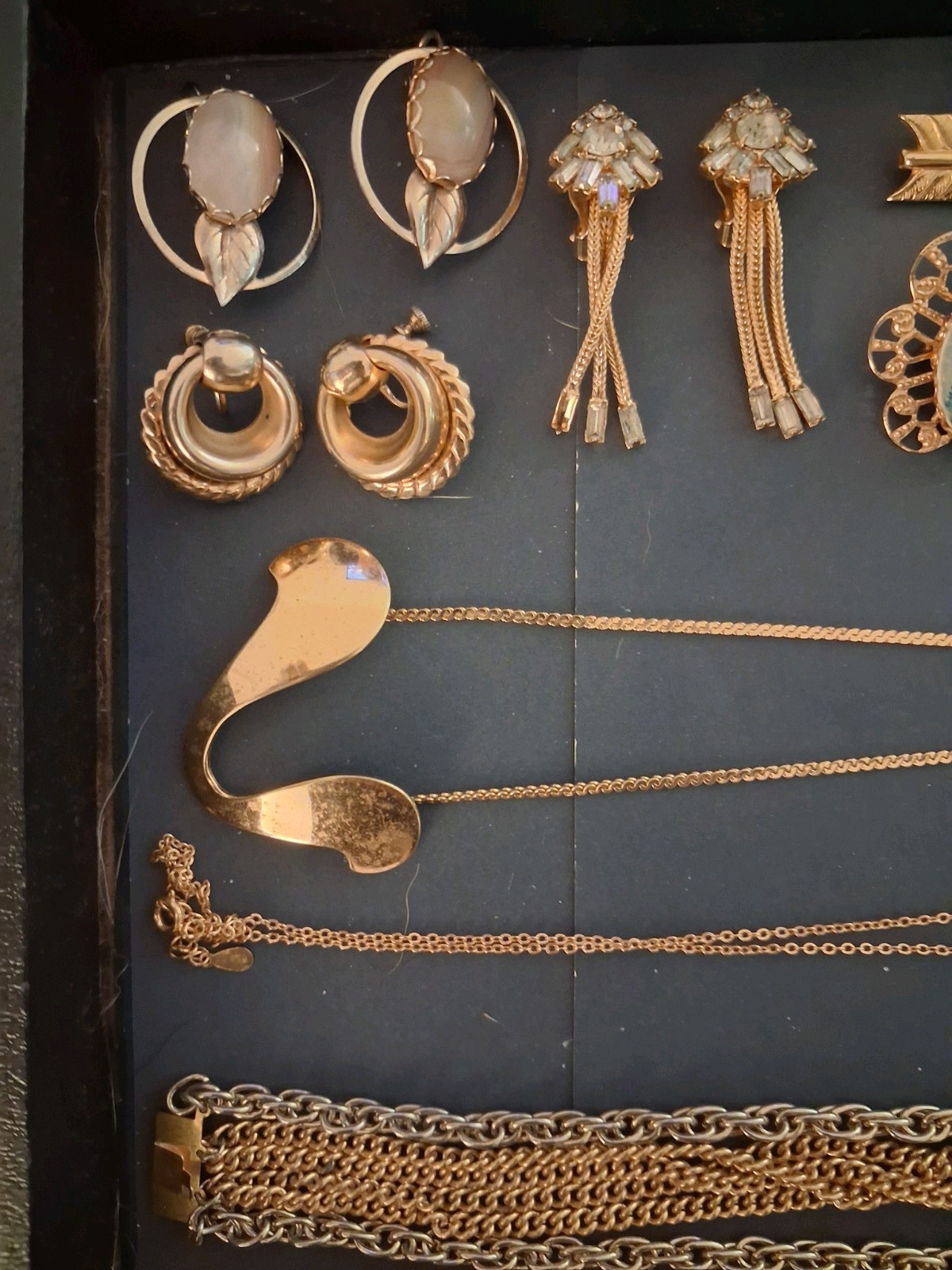 ANTIQUE VINTAGE 12k GOLD FILLED JEWELRY 30+ PC LOT BROOCHES EARRINGS BRACELETS