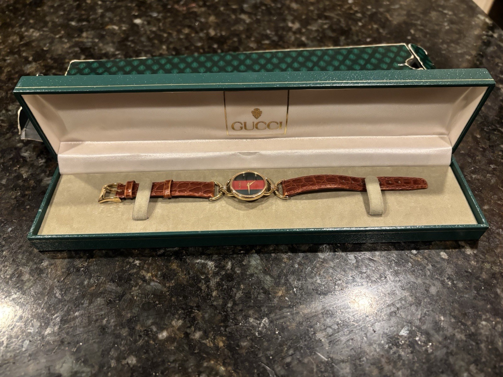Gucci Watch Ladies Vintage Gold Tone Green Red Dial Swiss Quartz w/ Box 6000 2l
