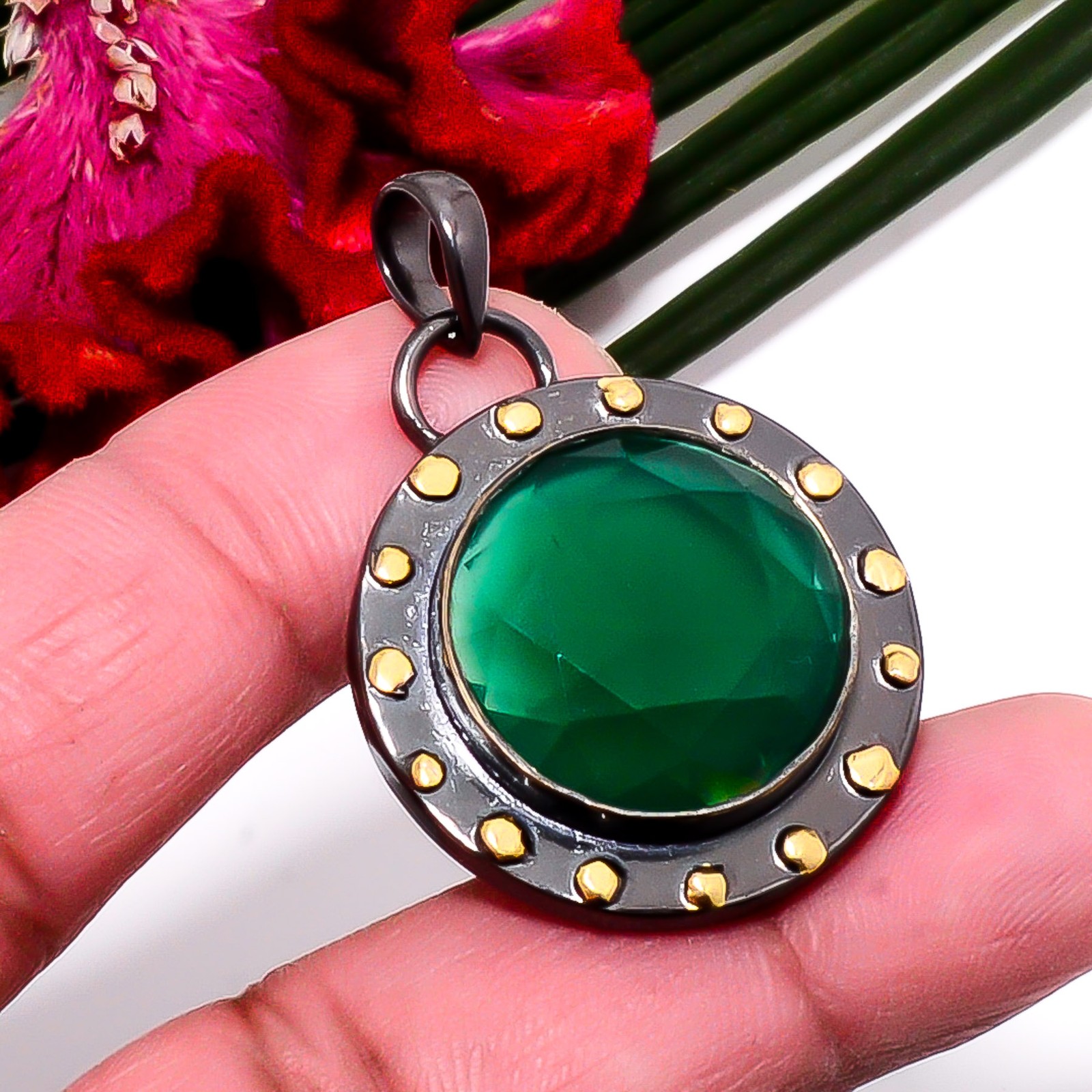 Emerald – Simulated Black And Gold Plated 925 Sterling Silver Pendant 1.64″ Sk40
