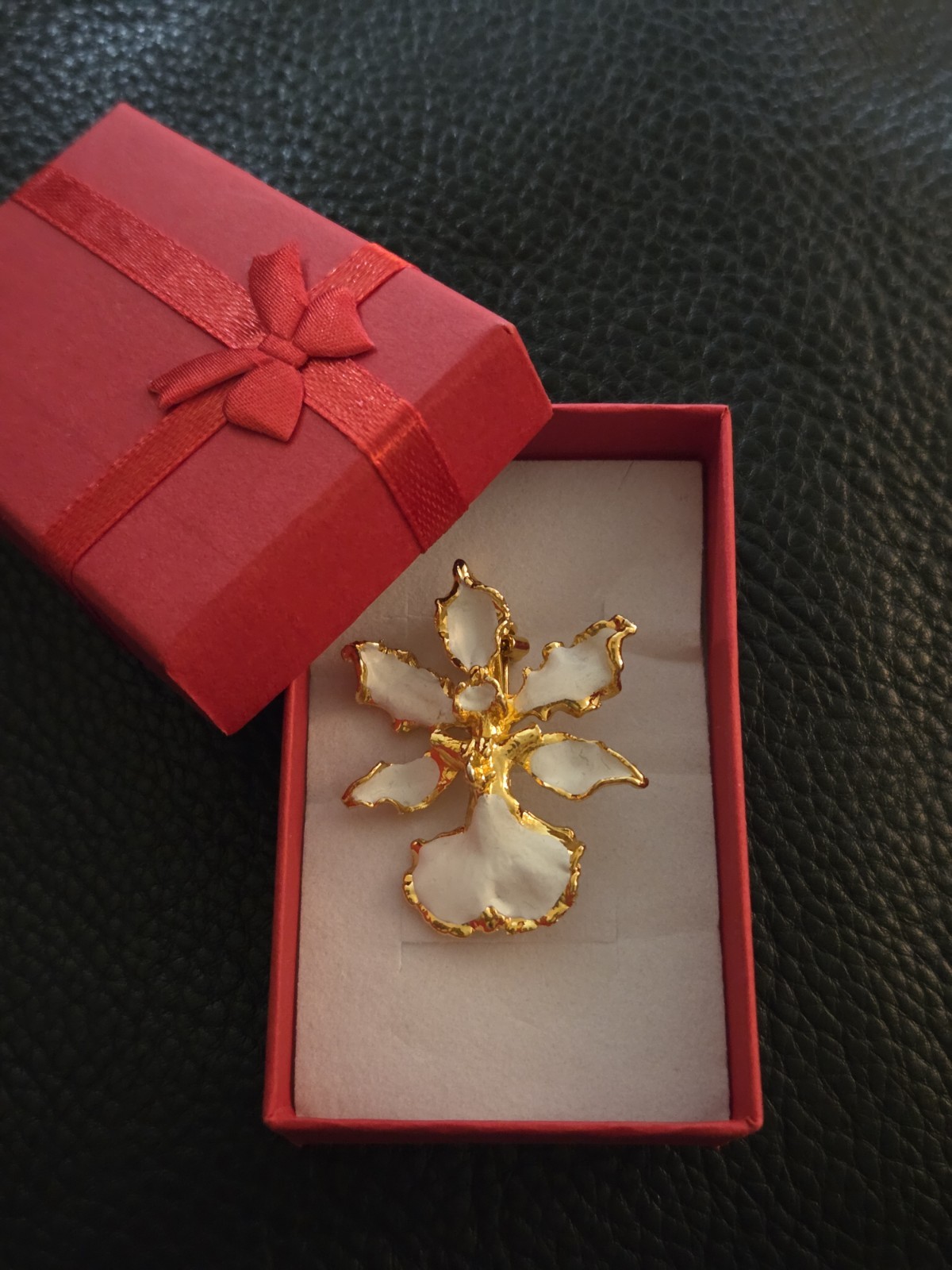 VINTAGE L’ORIENT OF SINGAPORE ORCHID GF BROOCH/PENDANT 22 K GOLD PLATED