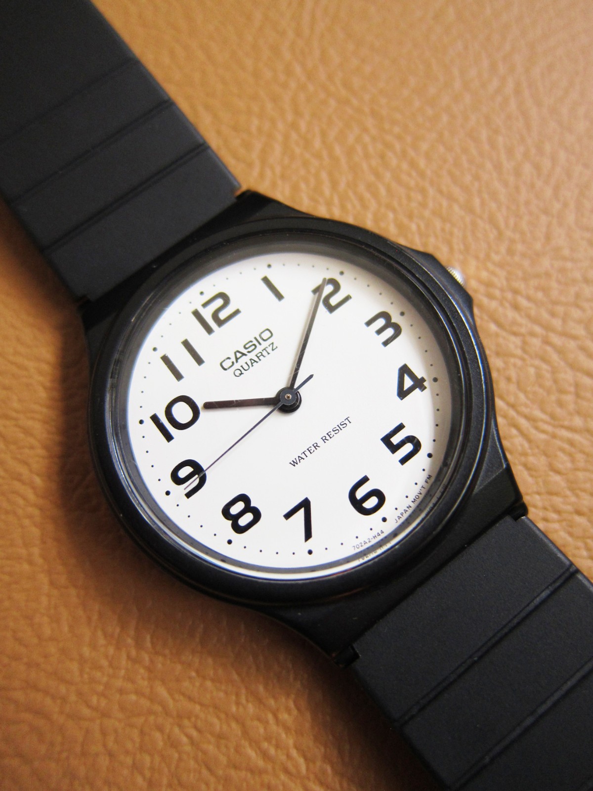 CASIO MQ-24 Unisex Quartz Watch w/ White Dial & Arabic Numerals