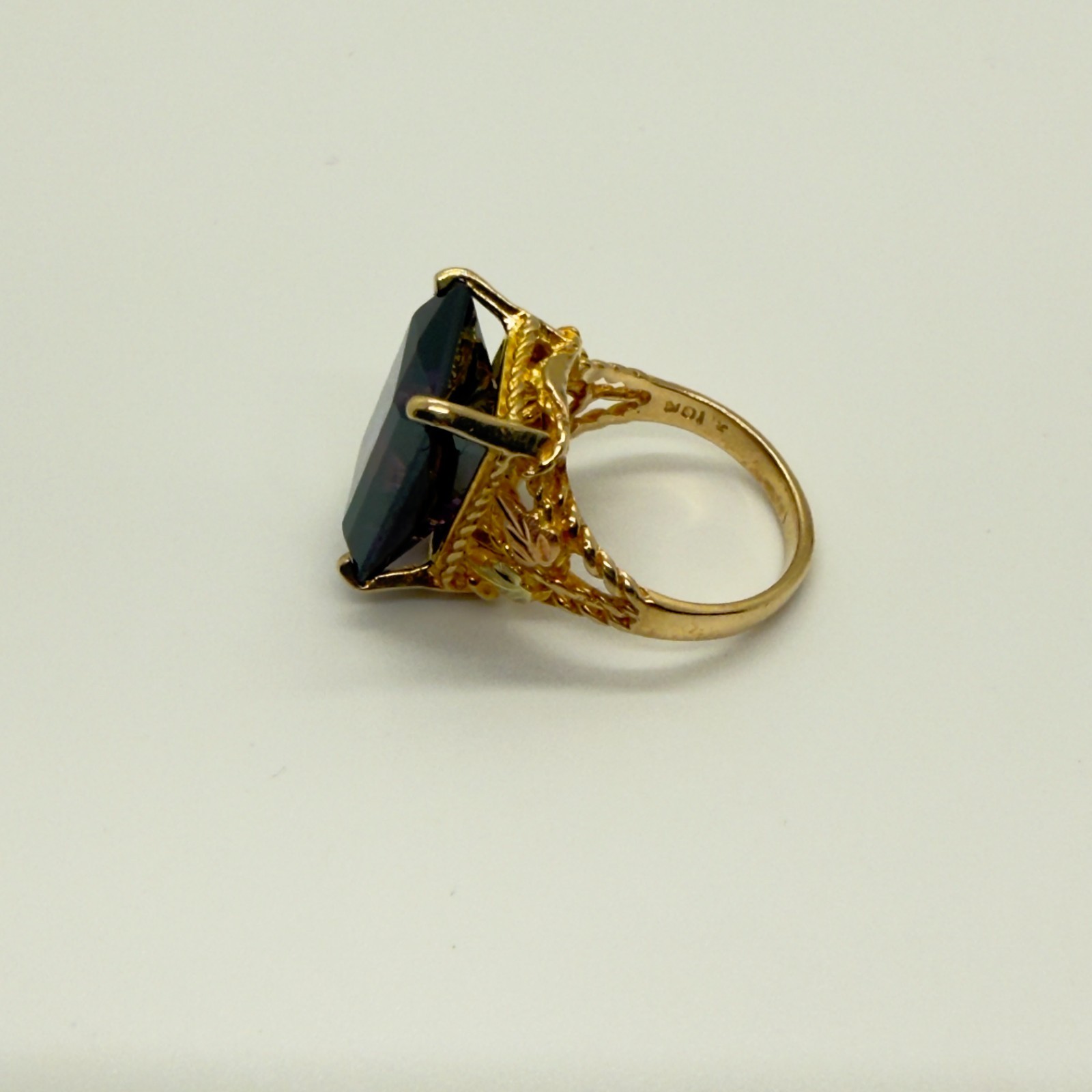 Vintage Landstrom’s Black Hills Gold 10K & 12K Synthetic Alexandrite Ring Sz 6