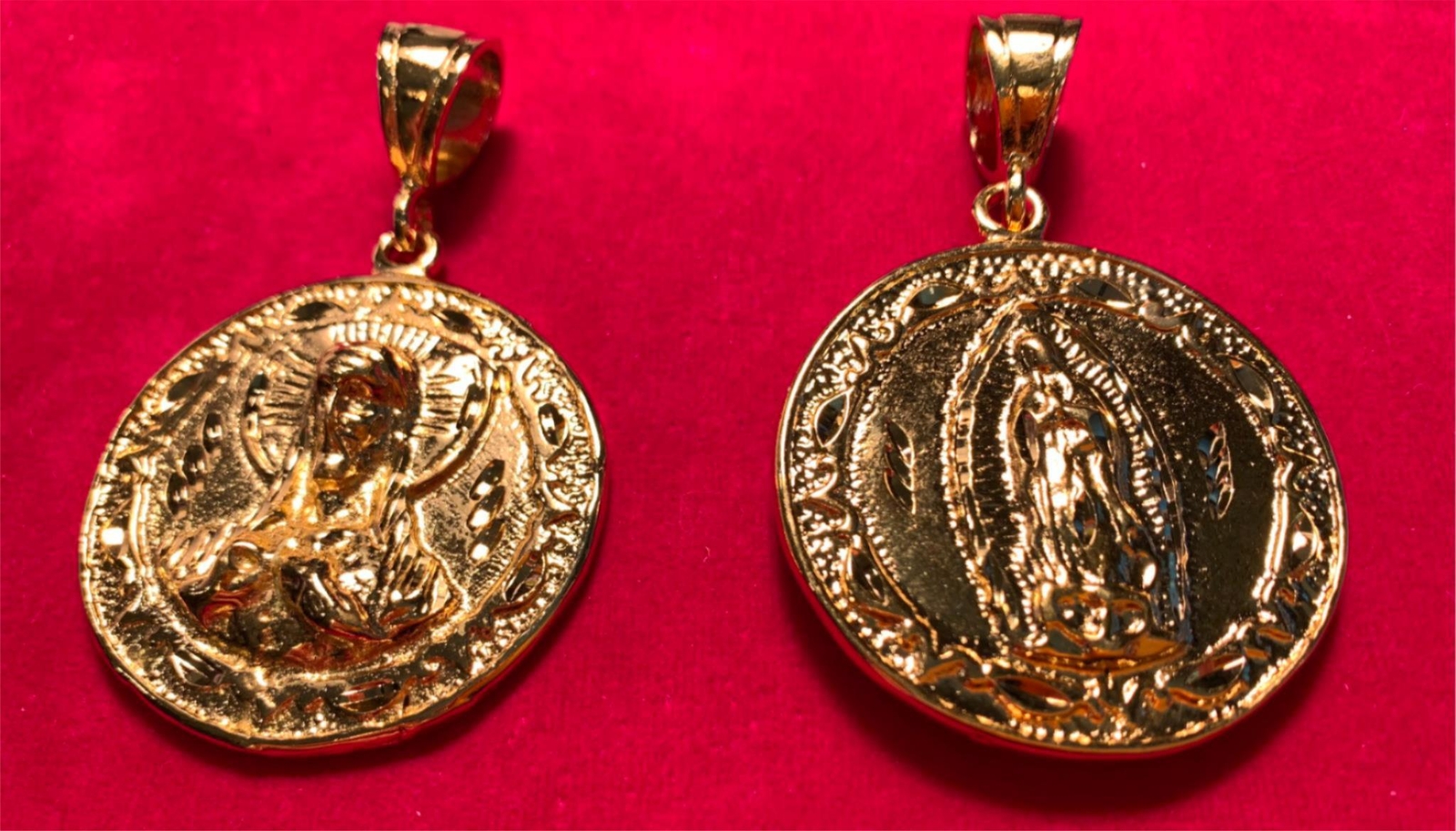 14KT GOLD PLATED LARGE 2 SIDED JESUS/VIRGIN MARY MEDALLION &18″ 4mm ROPE -4802