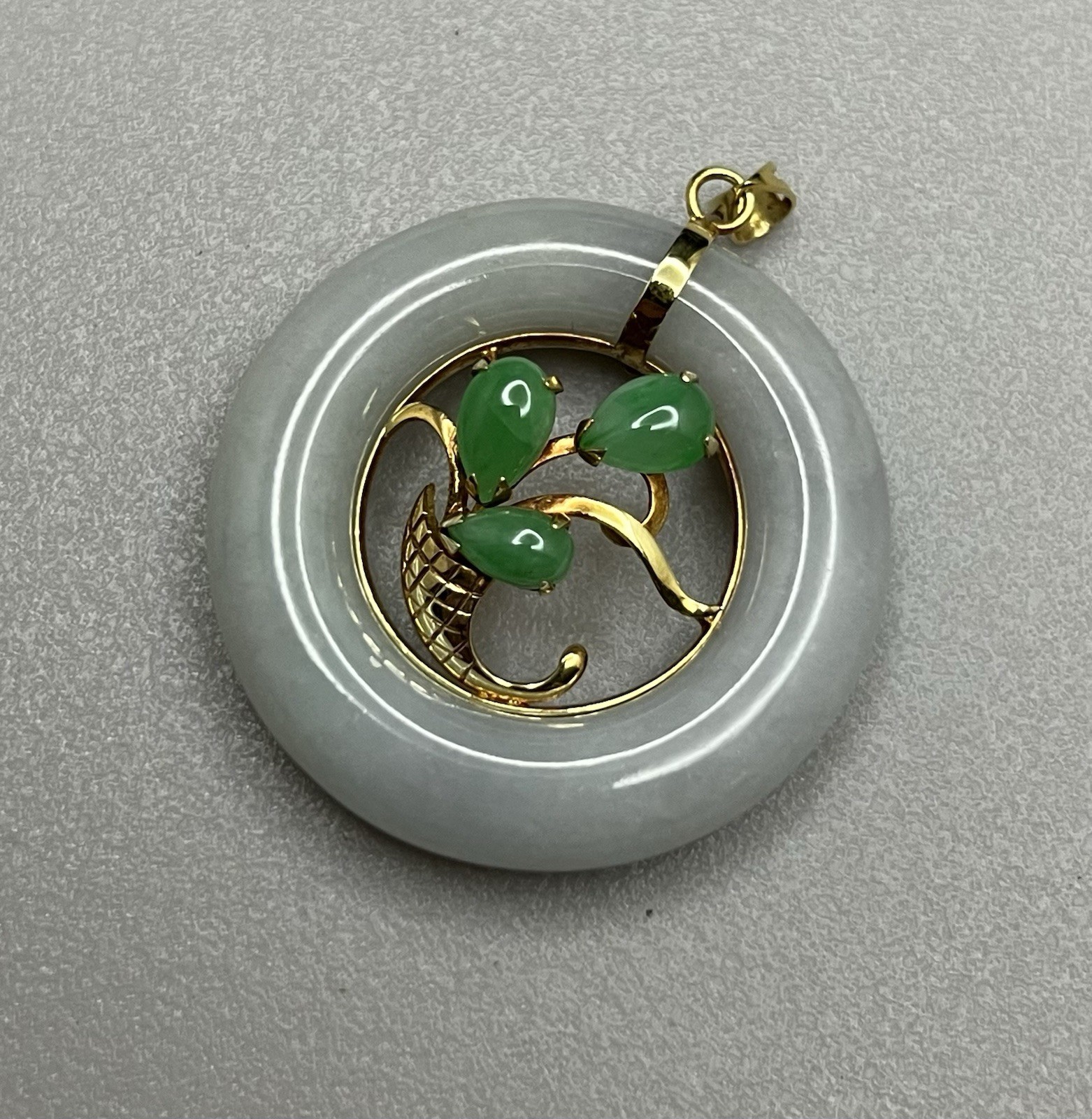 Gorgeous Vintage .585 14K Yellow Gold & Green Jade Estate Chinese Pendant 14.8g