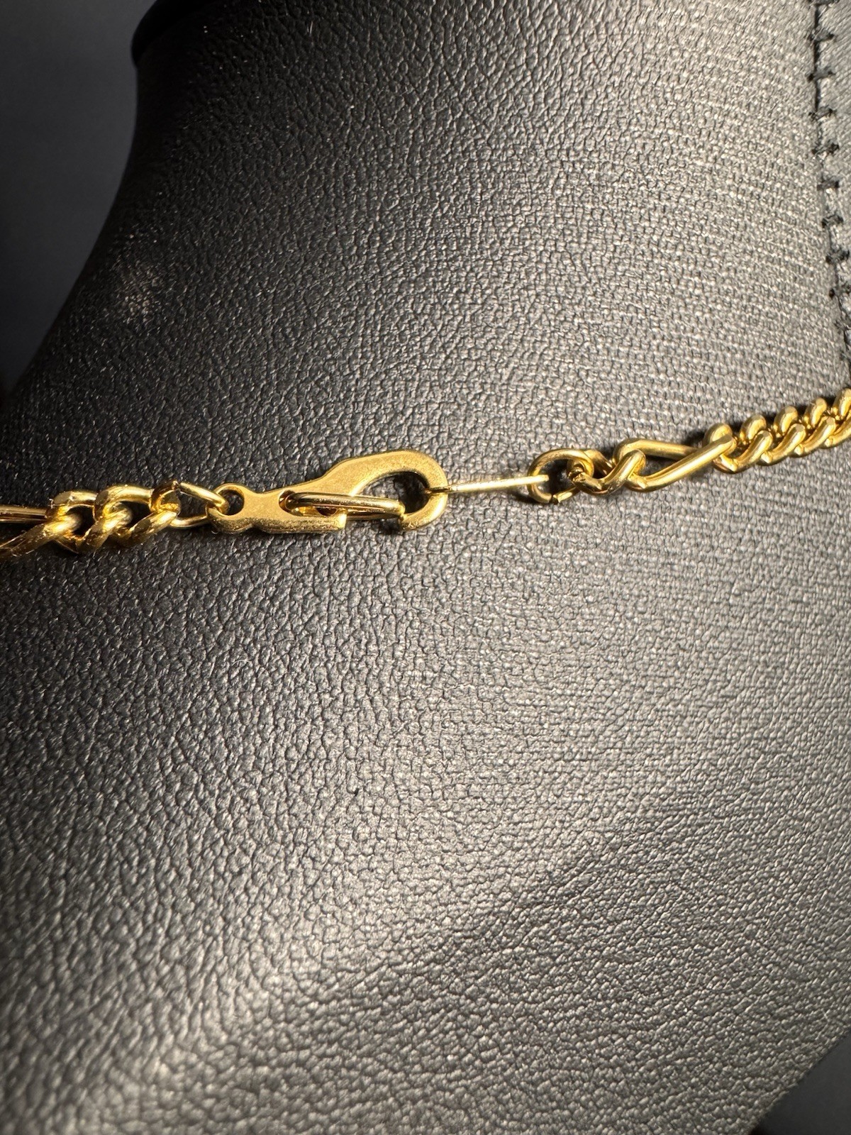 14K Gold-Plated Figaro Chain Necklace Classic Flat Link Unisex Style 20″