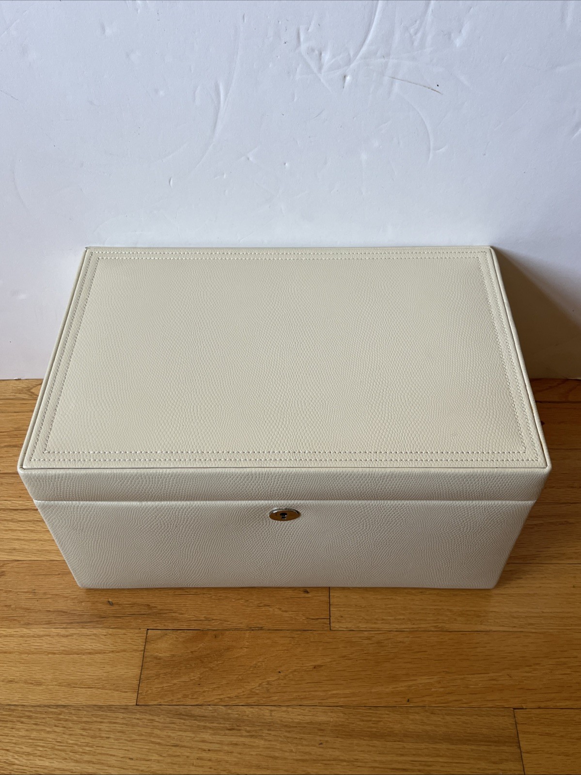 Wolf Pottery Barn Large Ivory Jewelry Box With Key Leatherette