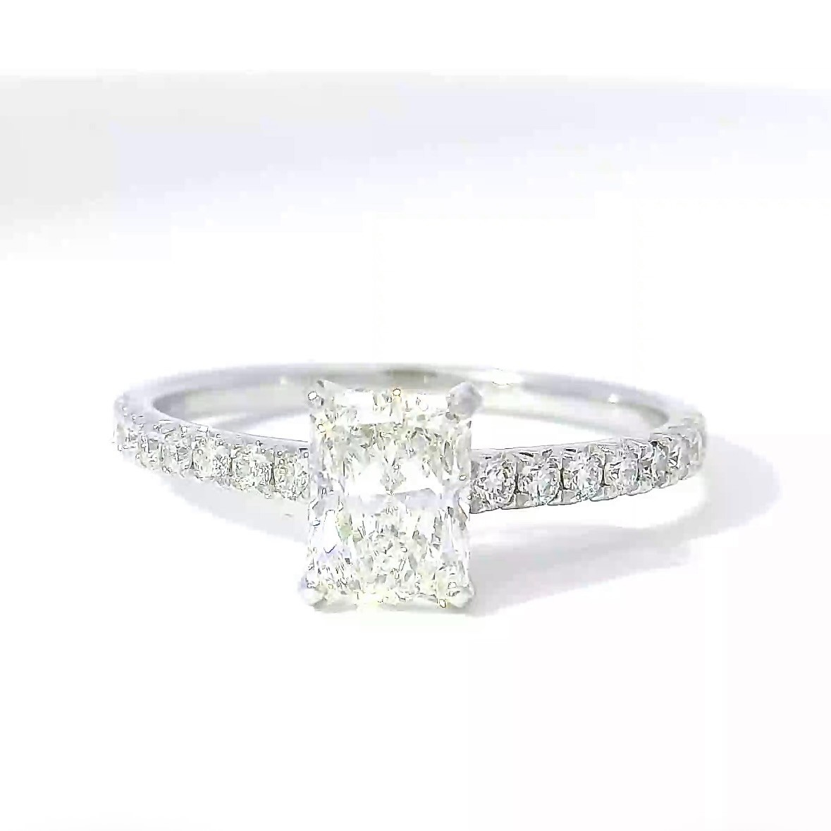 750 Engagement Solitaire Ring in 18K White Gold with Radiant Brilliant & Pavé Trim