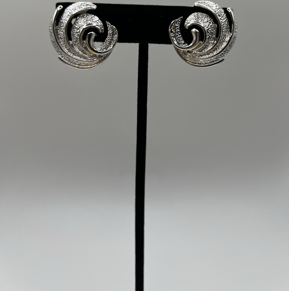 Napier Signed Swirl Clip-On Earrings Silver Tone Metal 1in No Stone