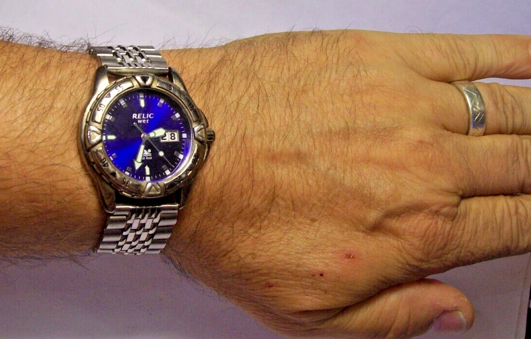 Relic Wet Deep Blue Mens Swiss Watch Easy To Read Date WR 165′ Looks Runs Great