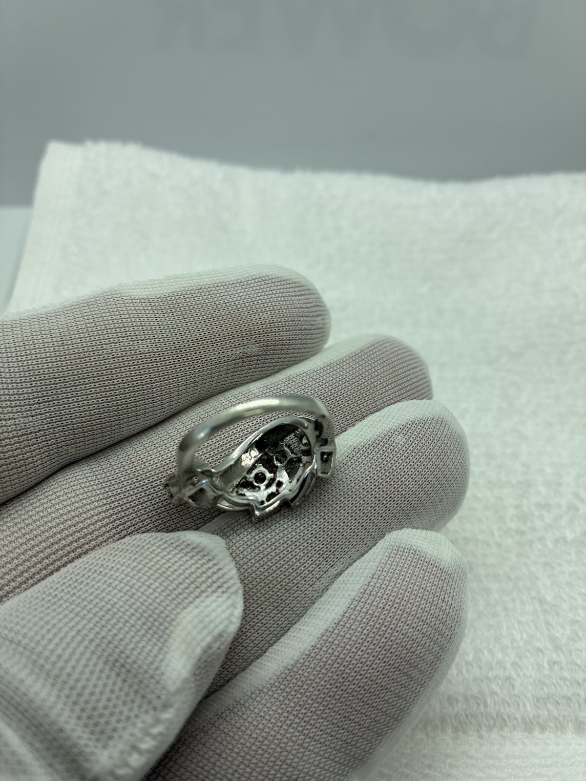 LADIES 14K WHITE GOLD DIAMOND RIGHT HAND RING UNIQUE LEAF/FEATHER DESIGN
