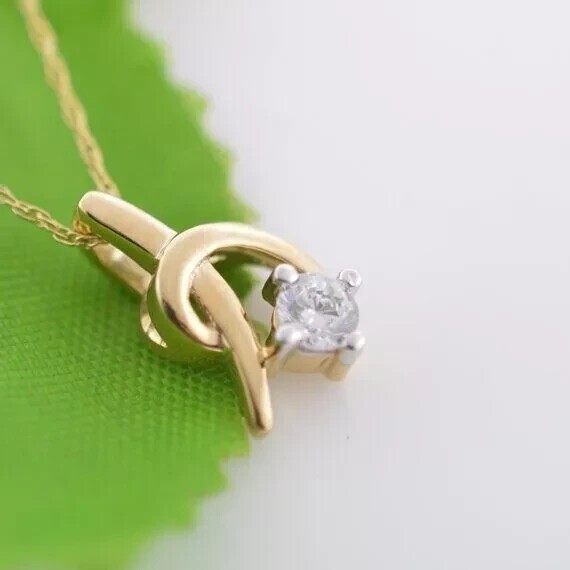 2Ct Round Cut Simulated Diamond Women’s Beauty Pendant In 14K Yellow Gold Plated