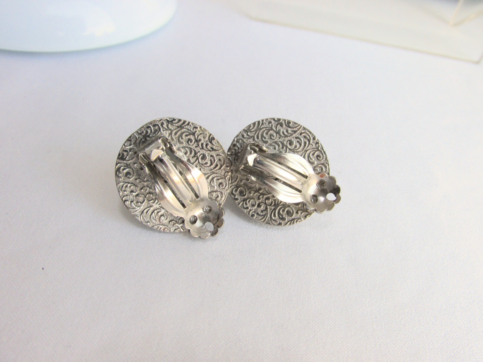 VTG 1928 Jewelry Co Luminous Charcoal Gray Moonglow Earrings Clips Silver Plate