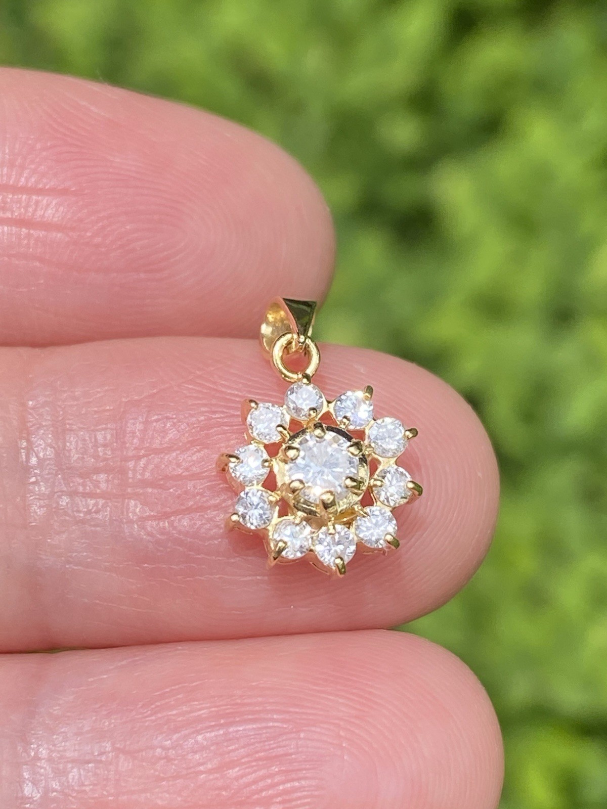18K Yellow Gold 0.41CTW 100% Natural Diamond Flower Cluster Pendant