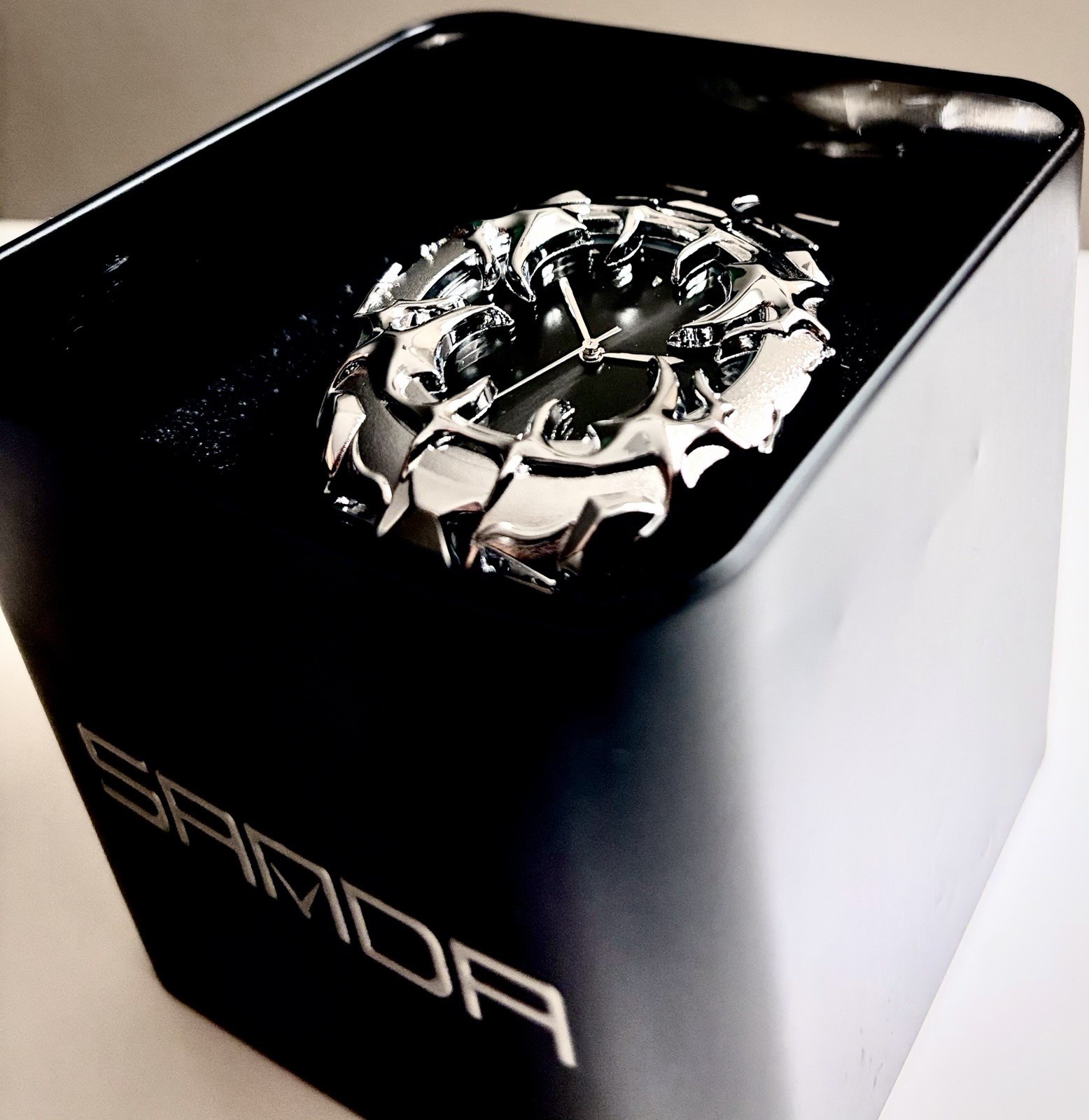 “Demon-Claw” Y2K Men’s Black and Silver Stainless Steel Quarts Watch