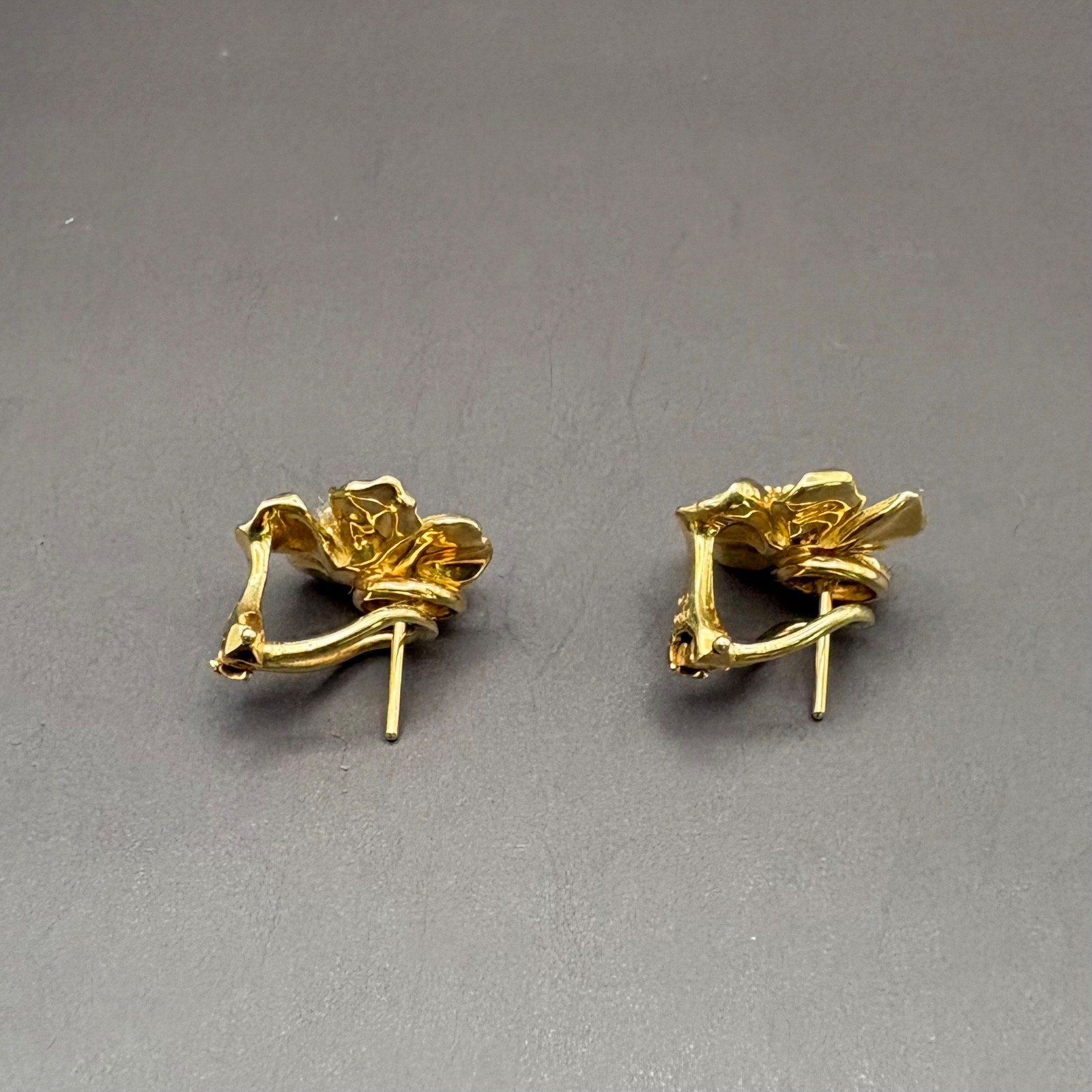 Tiffany & Co. 18K Gold Dog Rose Flower Earrings w/ Case Pouch and Box