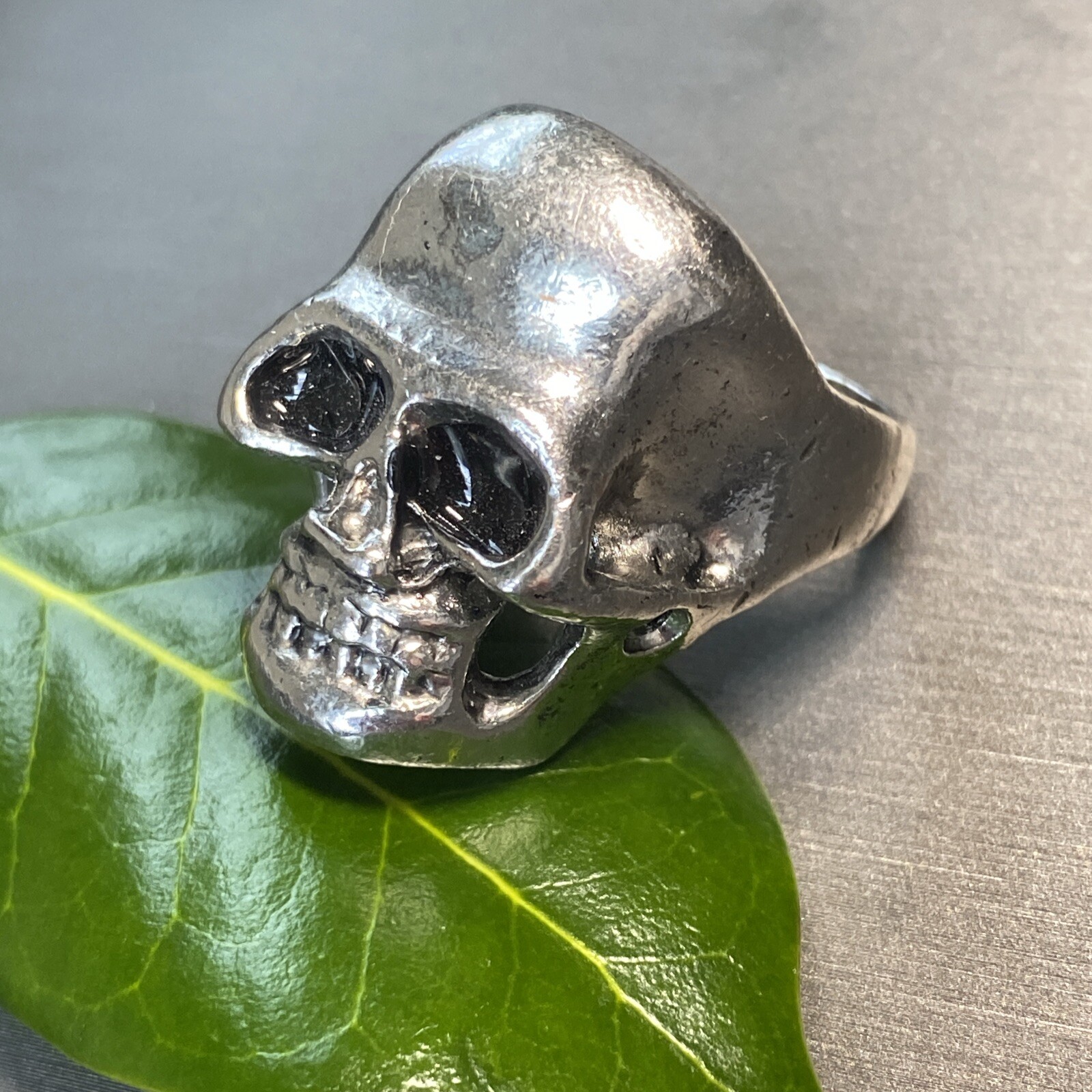 Vintage Mens Skull Ring Estate Jewelry Pre-Owned Size 11 Macabre