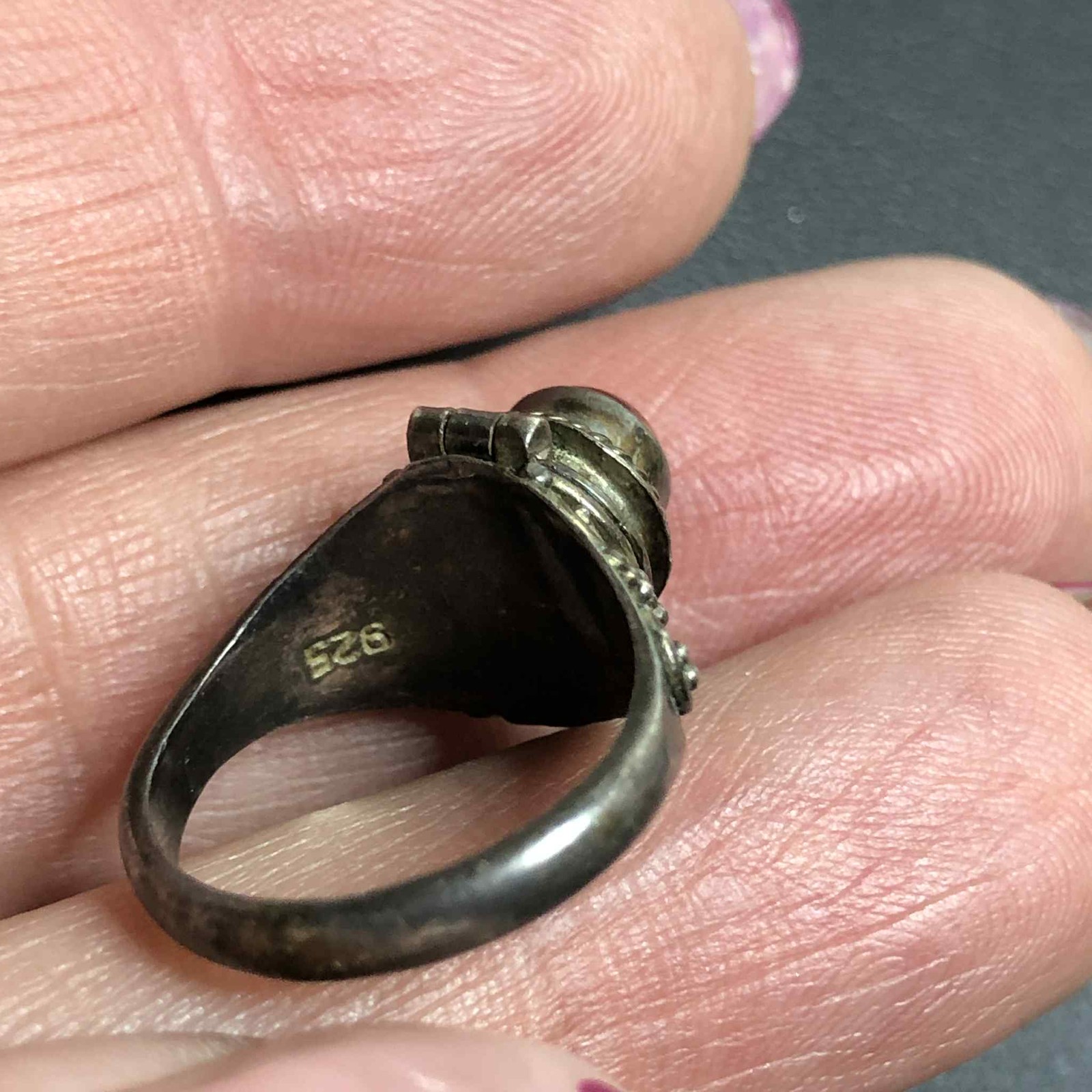 8188 Vintage oxidized Sterling 925 Baltic amber Poison ring Sz 4.5 (3.2 grams)