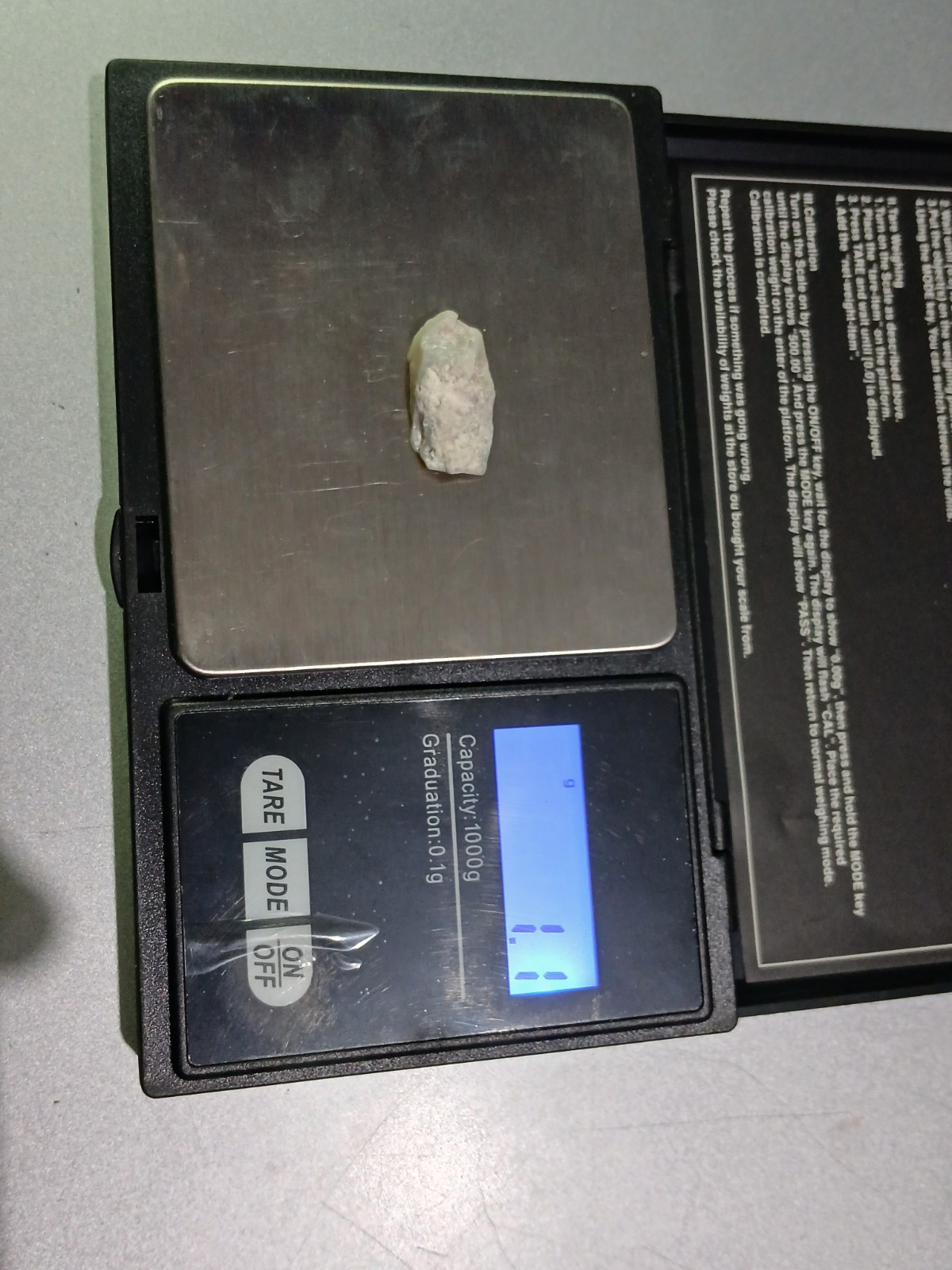 Australia Opal Mintabie Chips R802 5 Carat Faint Pink, Green Low Grade