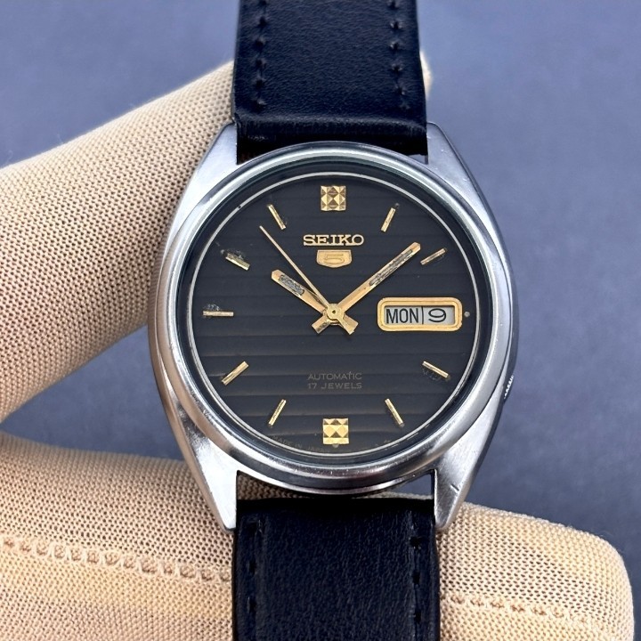 Vintage Seiko 5 Automatic Black Dial Original Japan Made Men’s Watch 7009-3041.