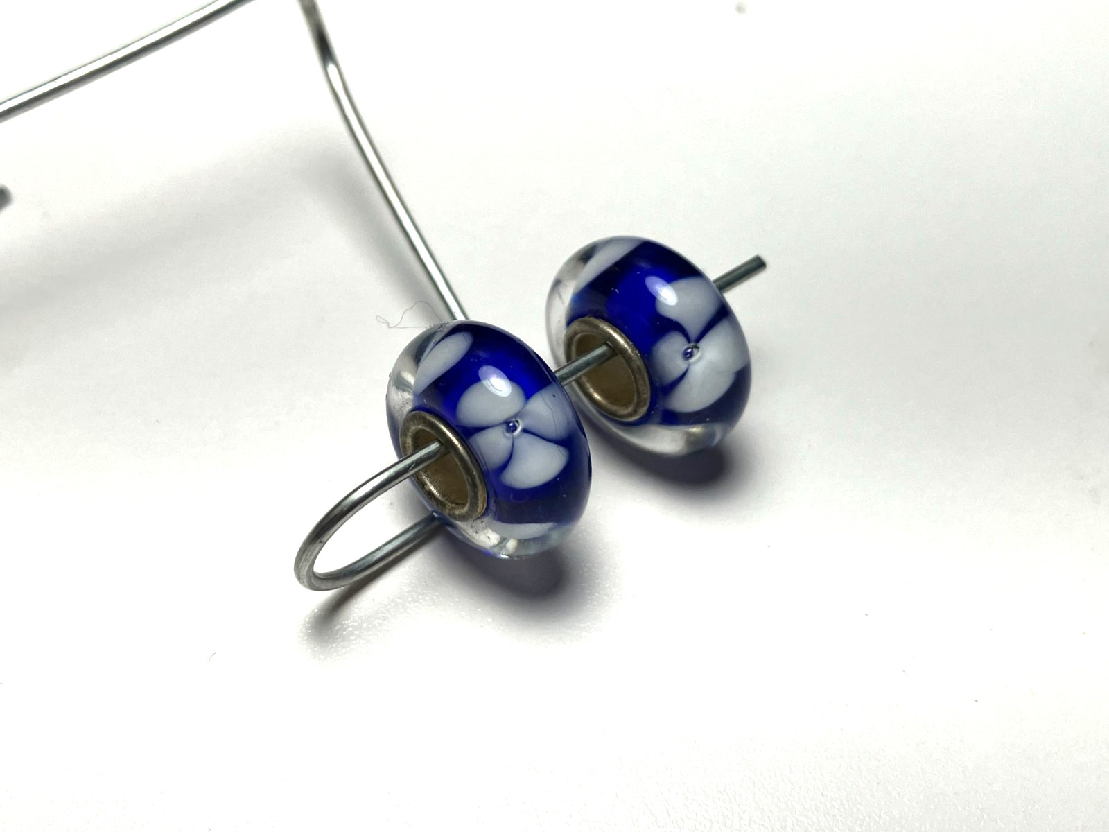 (2 PCS.) TWO RARE RETIRED TROLLBEADS DOUBLE FLOWER / Blue With White Flowers