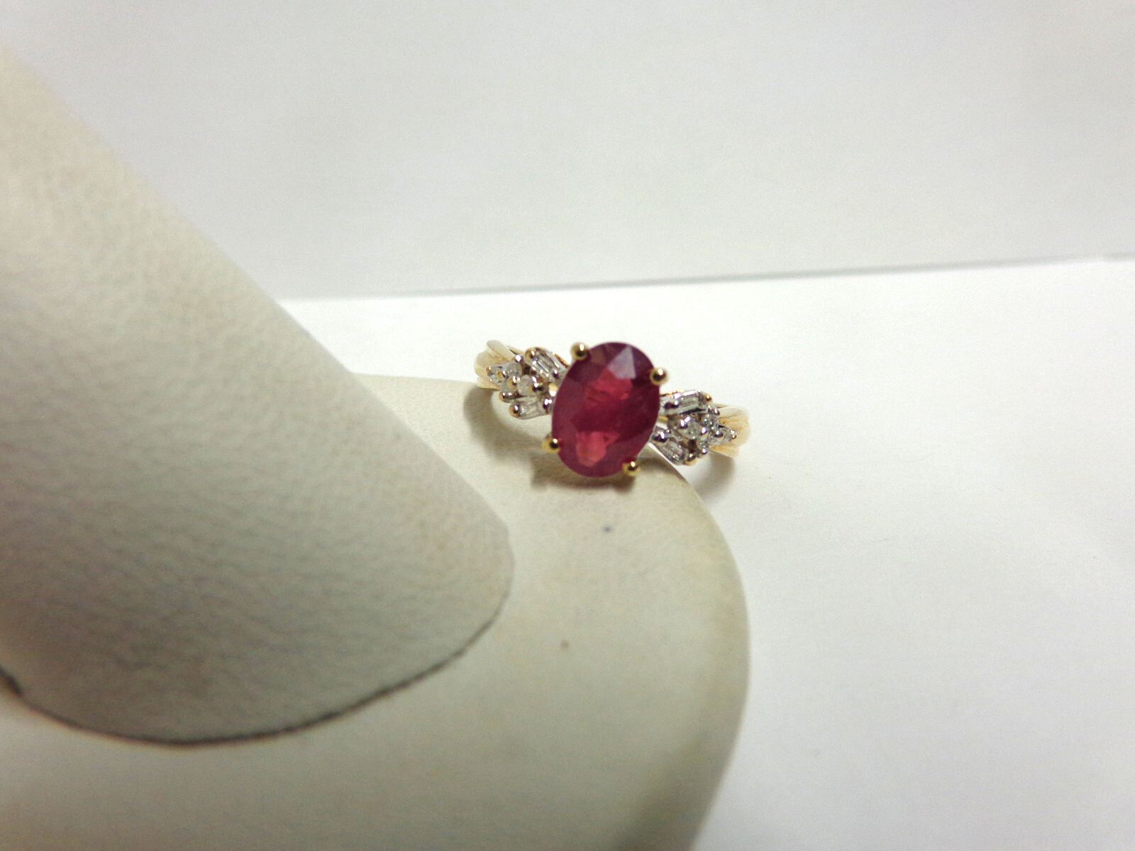 10kt yellow gold ruby/diamond ring sz 7 wgt 2.4 grams tcw 1.12 solitaire/accents
