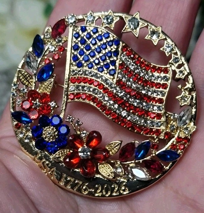 Patriotic USA 1776-2026 Independence Day Flag Flowers Brooch Pin Red White Blue