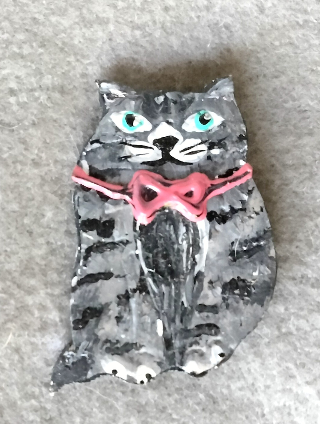 Handmade Wooden Gray Tabby Cat Brooch (173 – 2587)