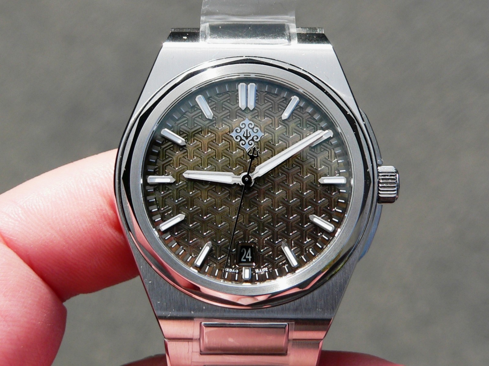 New IXDAO Warrior watch, mother of pearl dial, Miyota 9015 automatic, sapphire