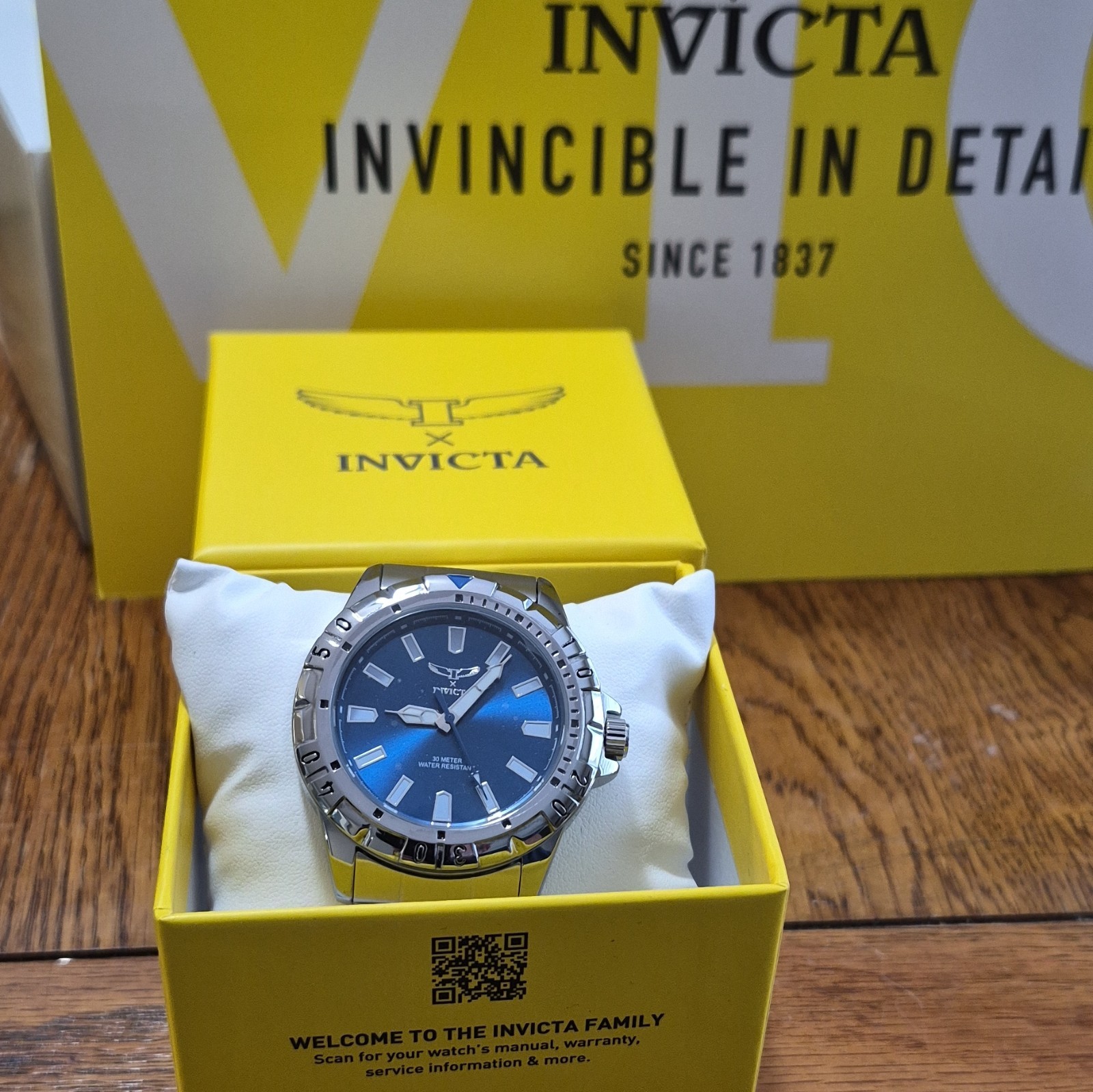 Invicta Quartz Analog Blue Sunburst Dial 40-43.9mm SS Silver Bracelet 30m w/ Box