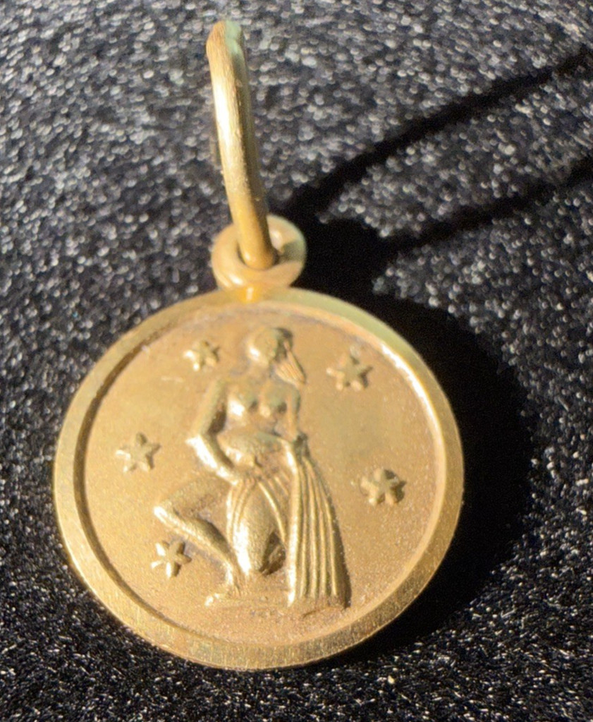Vintage Collectible 14k Solid Gold Zodiac Aquarius Charm Pendant Necklace Italy