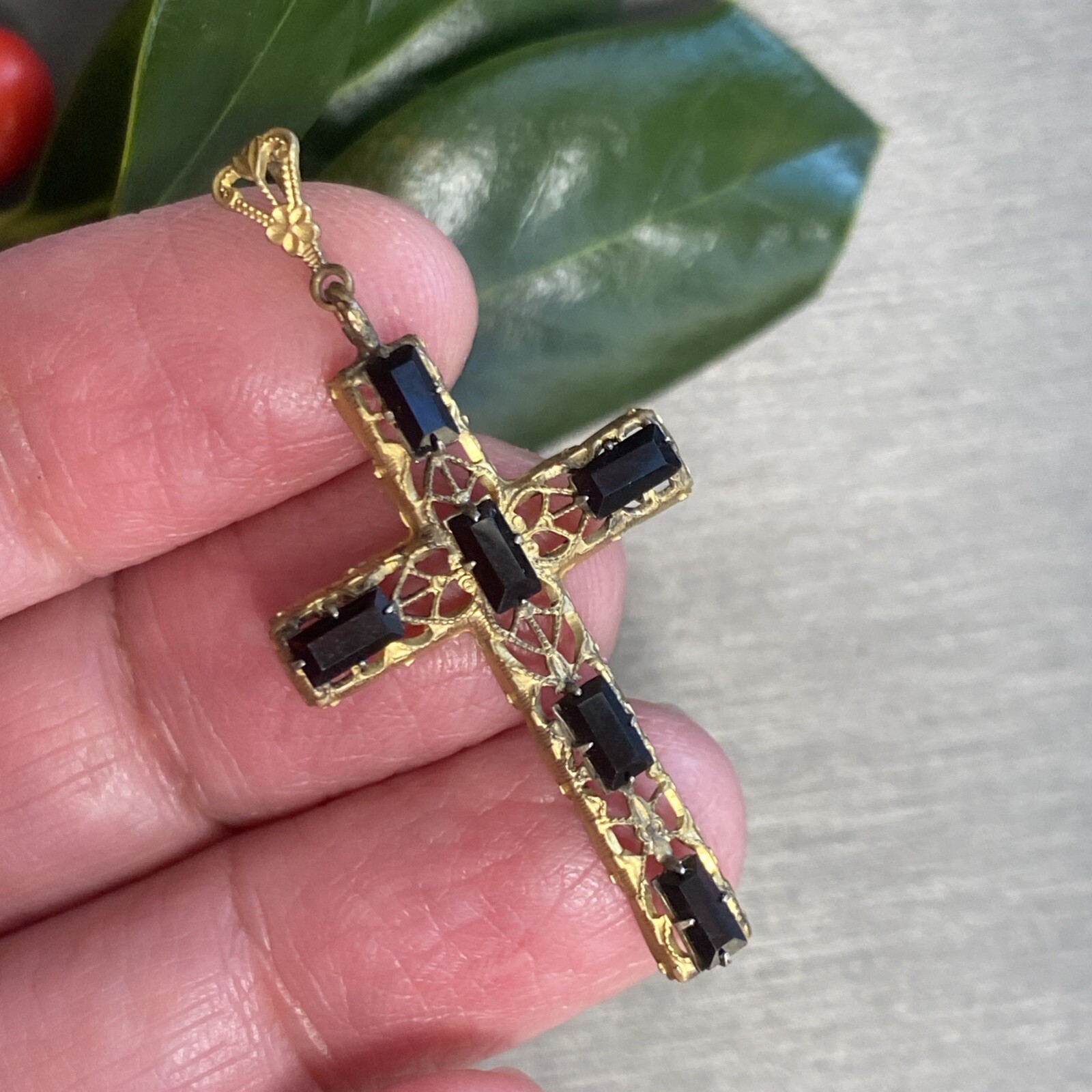 Vintage Filigree Cross Pendant Estate Jewelry Pre-owned Art Glass Die Struck
