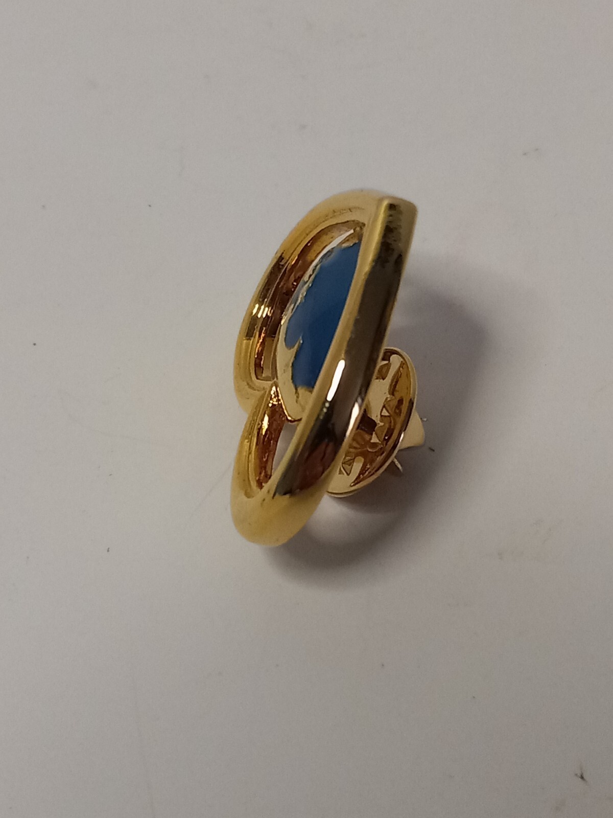 Avon Heart of Asia Pin Jewelry Brooche Gold Toned Metal