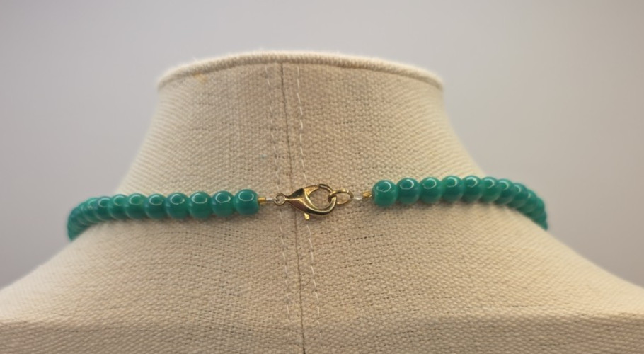 Beaded Necklace Green Solid and Semi-Transparent