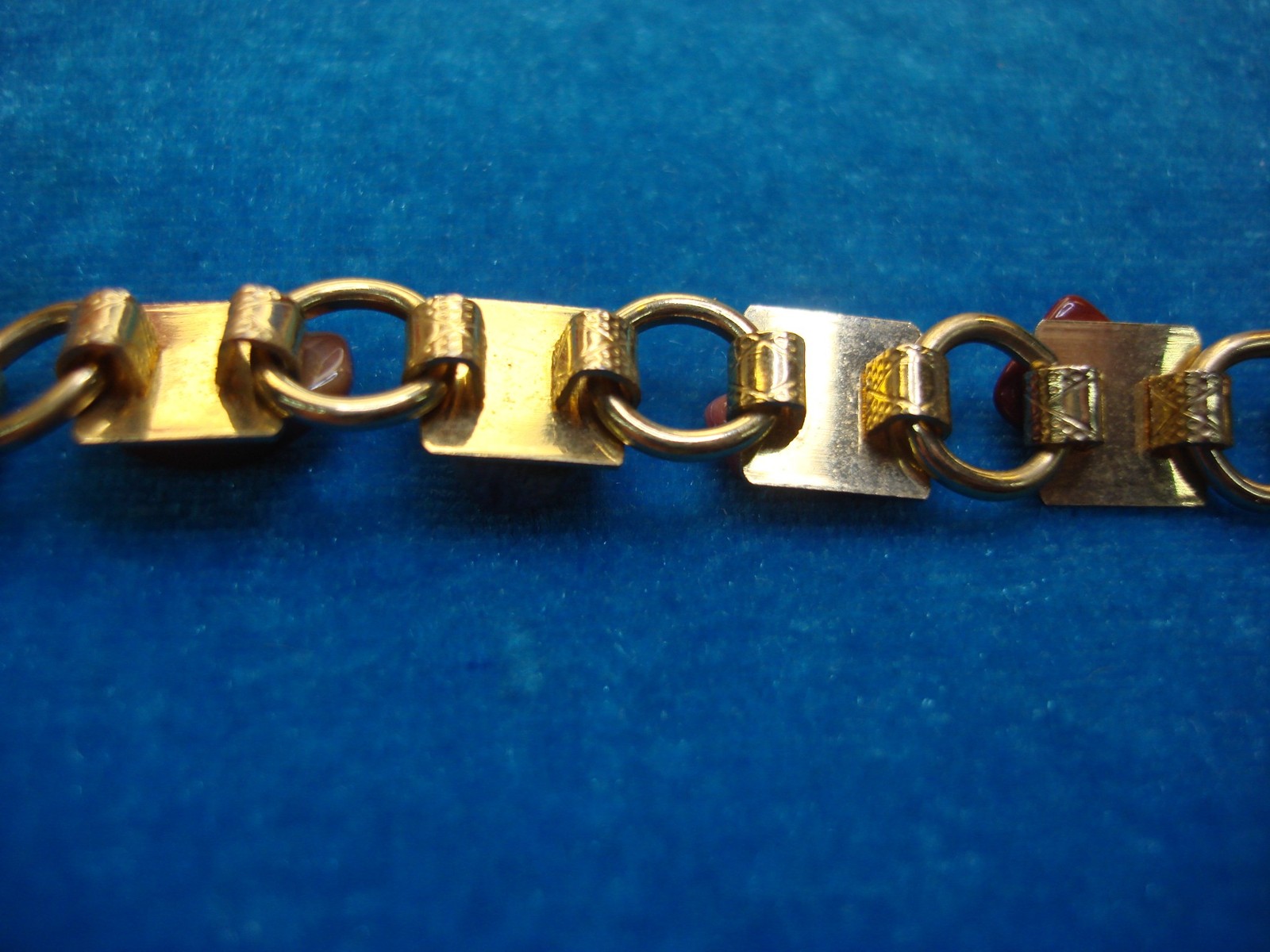GOLD TONE BRACELET WITH 11 DIFF. NATURAL GEMSTONES – 7″ – PRETTY