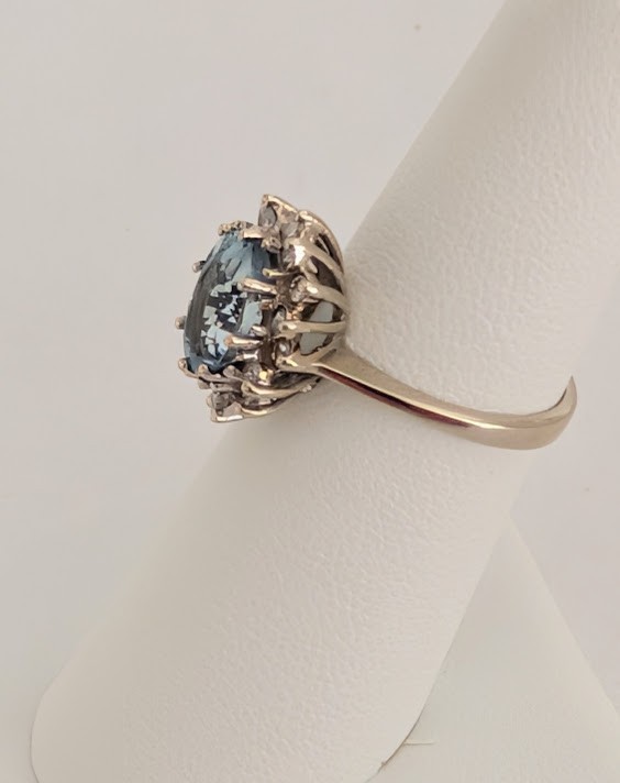 Aquamarine & Diamond Ring 14K Gold 4.1 Grams Retail Price $2199 Make An Offer!
