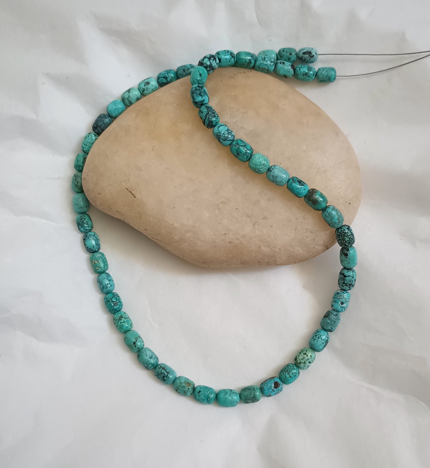 OLD STOCK HI-GRADE HUBEI TURQUOISE 5.8-6 x 7-8.5MM BARREL BEADS – 17.75″ – 3276E