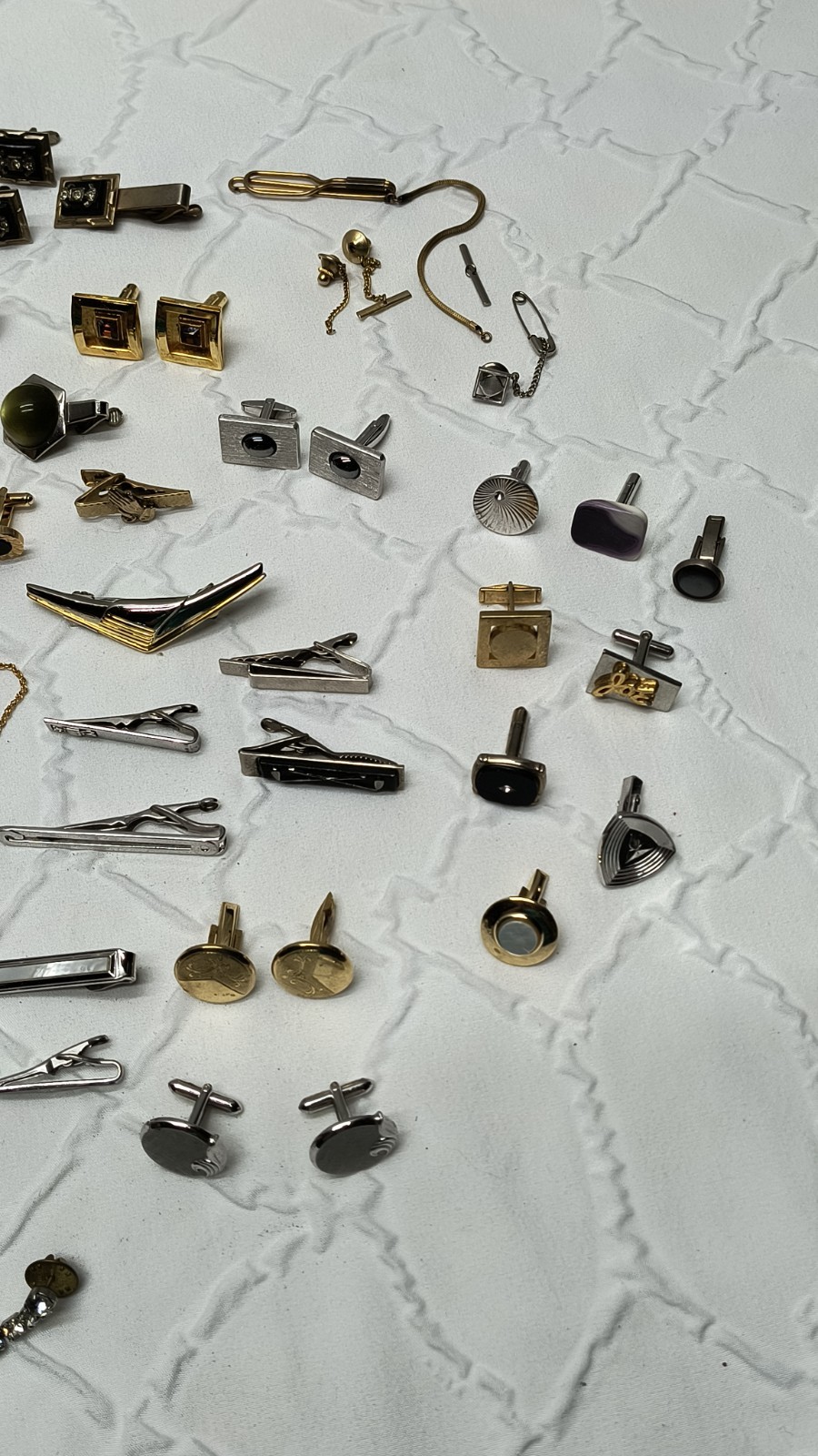 Vintage Tie Tacks Tie Bar Clips Cuff Links Lot Gold & Silver Tone 120 + Pieces