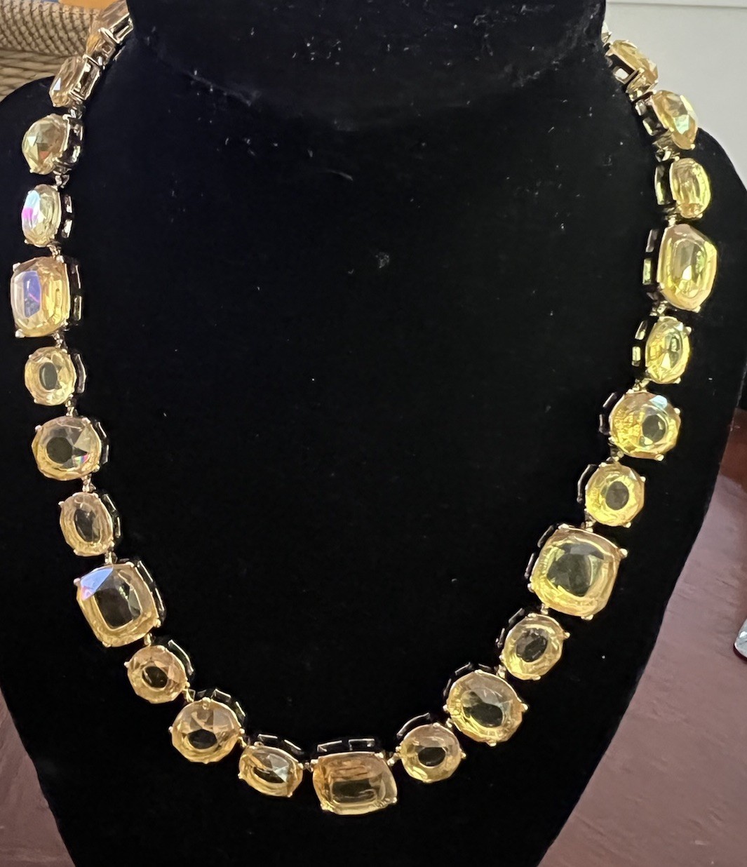 Banana Republic BR Yellow Glass Faux Citrine Necklace 16.5” Lobster Claw EUC
