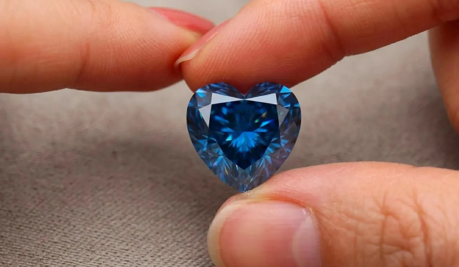 CERTIFIED 3.10 Ct Natural blue heart Diamond LOOSE VVs/ 9.5 mm