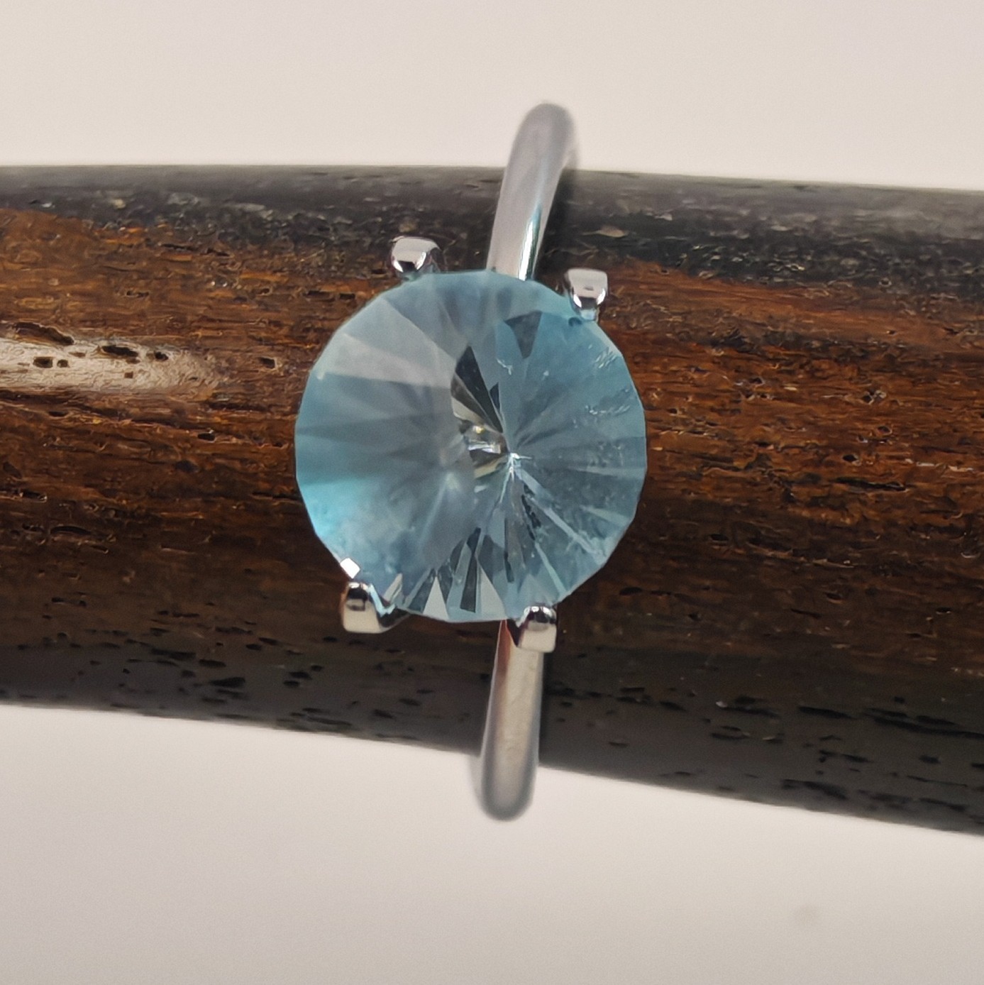 3.94 ct Sky Blue Topaz – Yin–Yang Precision Cut – Natural Gemstone – Loose