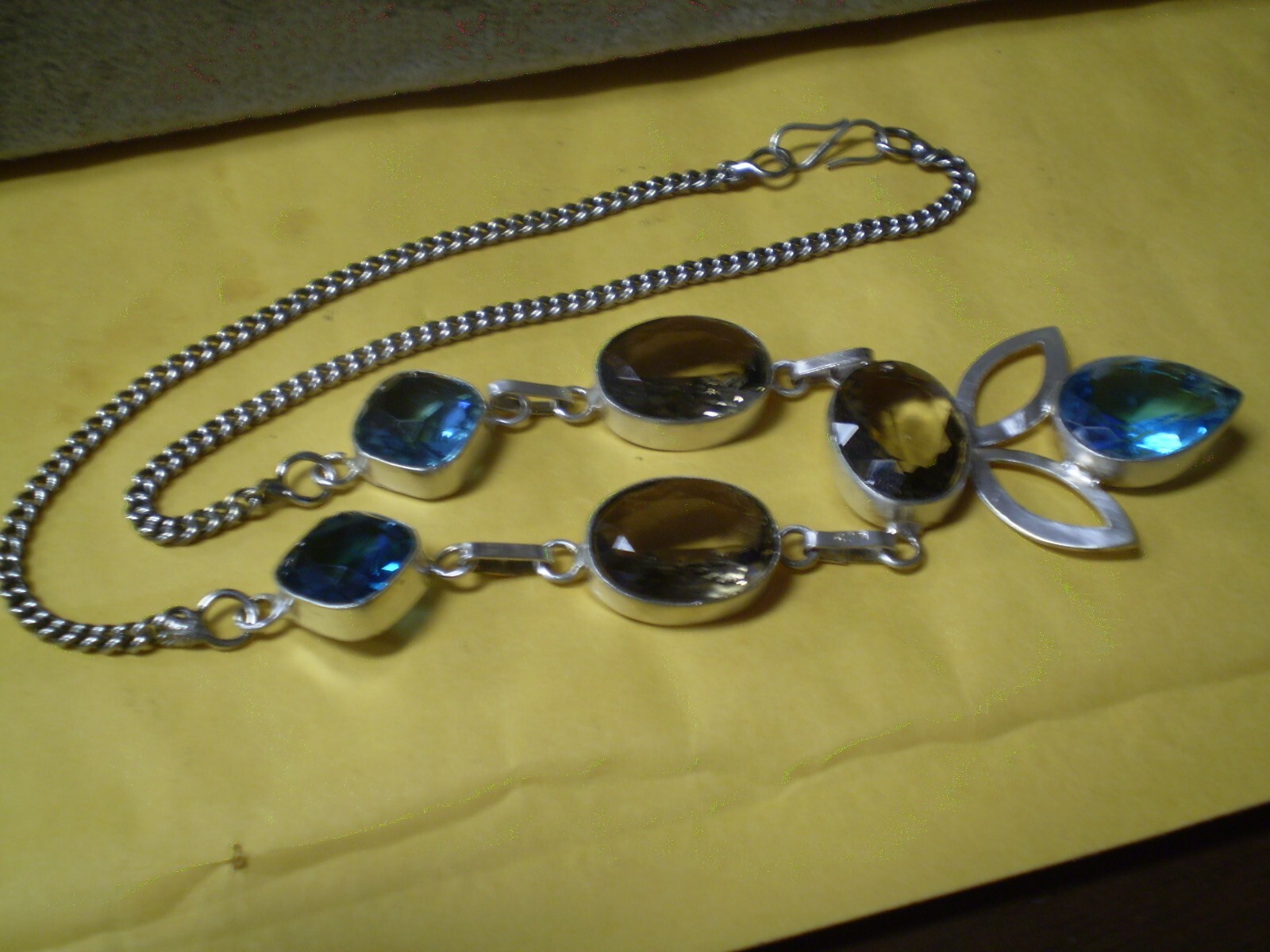 Vintage 925 Sterling Silver Ladies 6 Blue & Smoky Topaz Necklace 25.0 grams