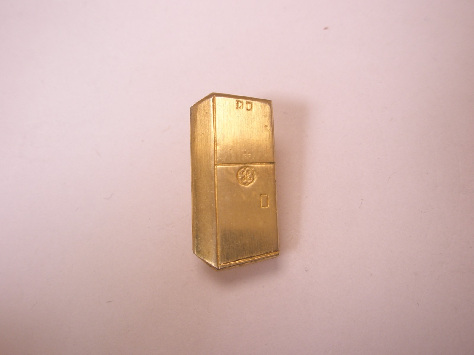 GE General Electric Upright Refrigerator Refer Vintage Tie Tack Lapel Pin D07